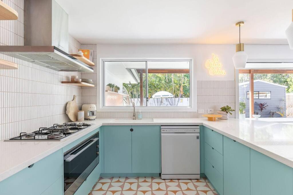 Yo Caba Caba - Beach House with a Colourful Twist!