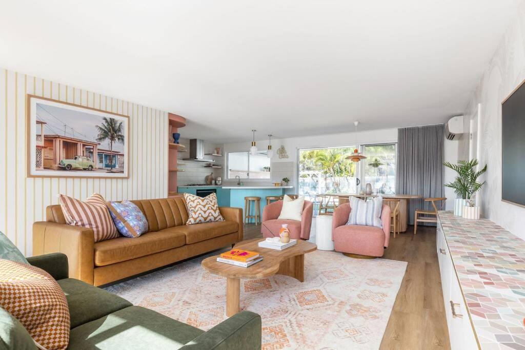 Yo Caba Caba - Beach House with a Colourful Twist!