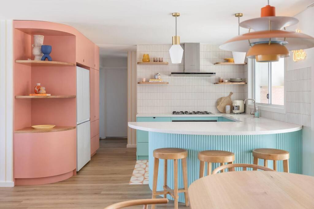 Yo Caba Caba - Beach House with a Colourful Twist!