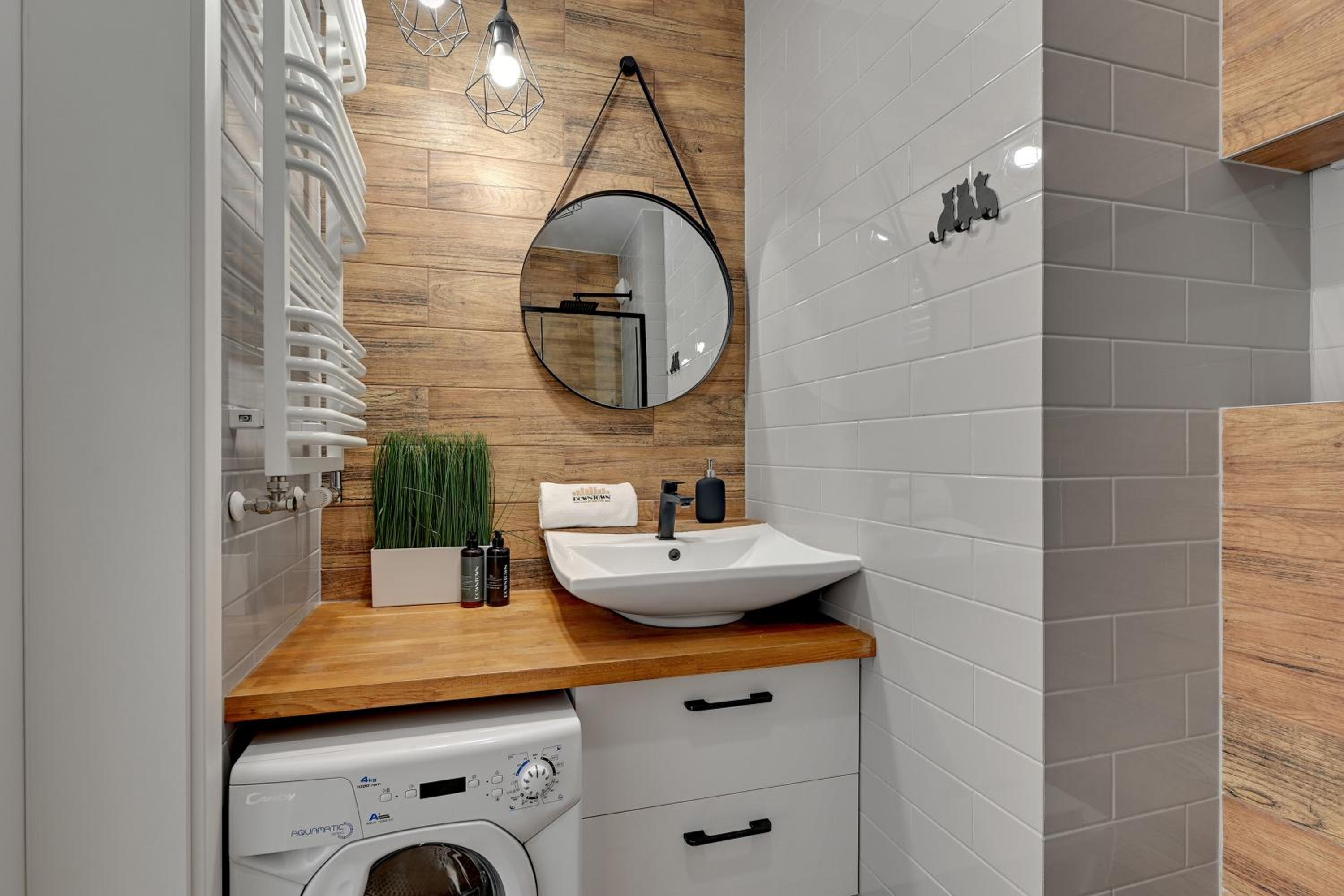 Waterlane Island - Riverview Pool, SPA & Gym by Downtown Apartments