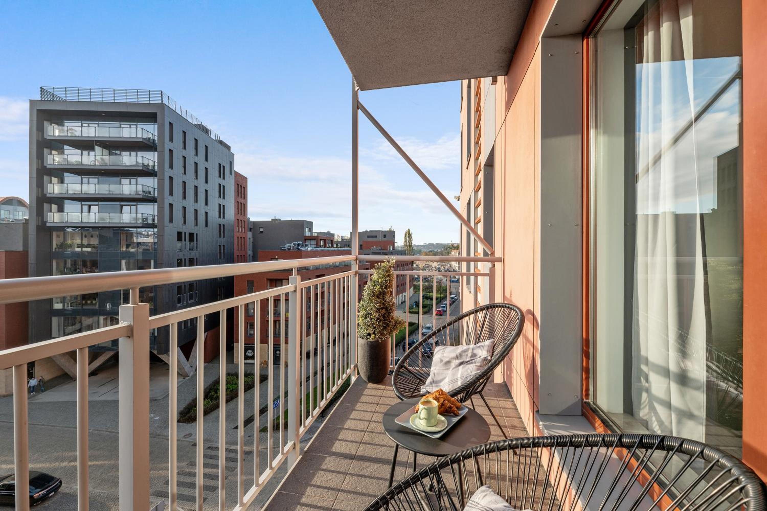 Waterlane Island - Riverview Pool, SPA & Gym by Downtown Apartments