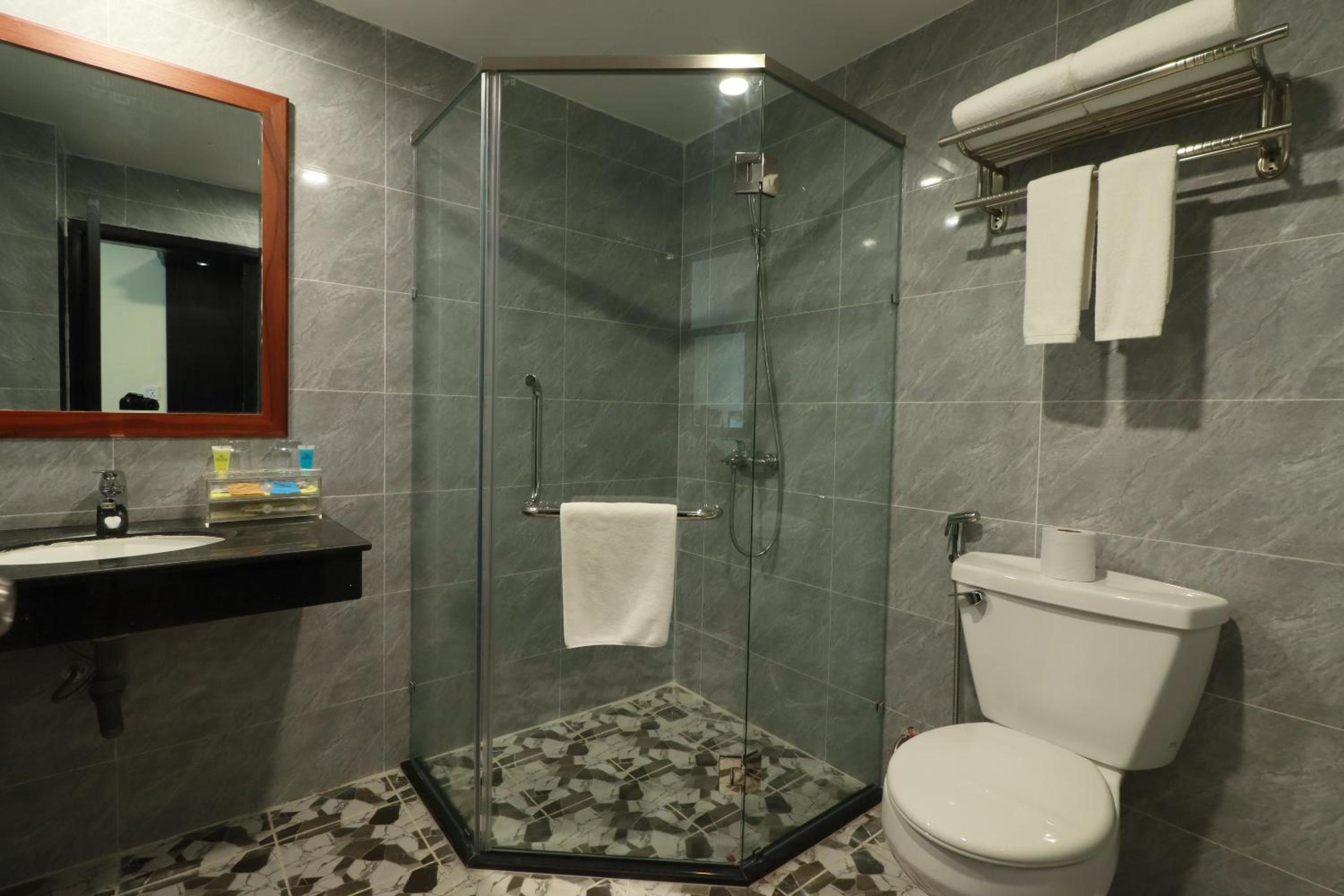 Ramada by Wyndham Phnom Penh Central view 3