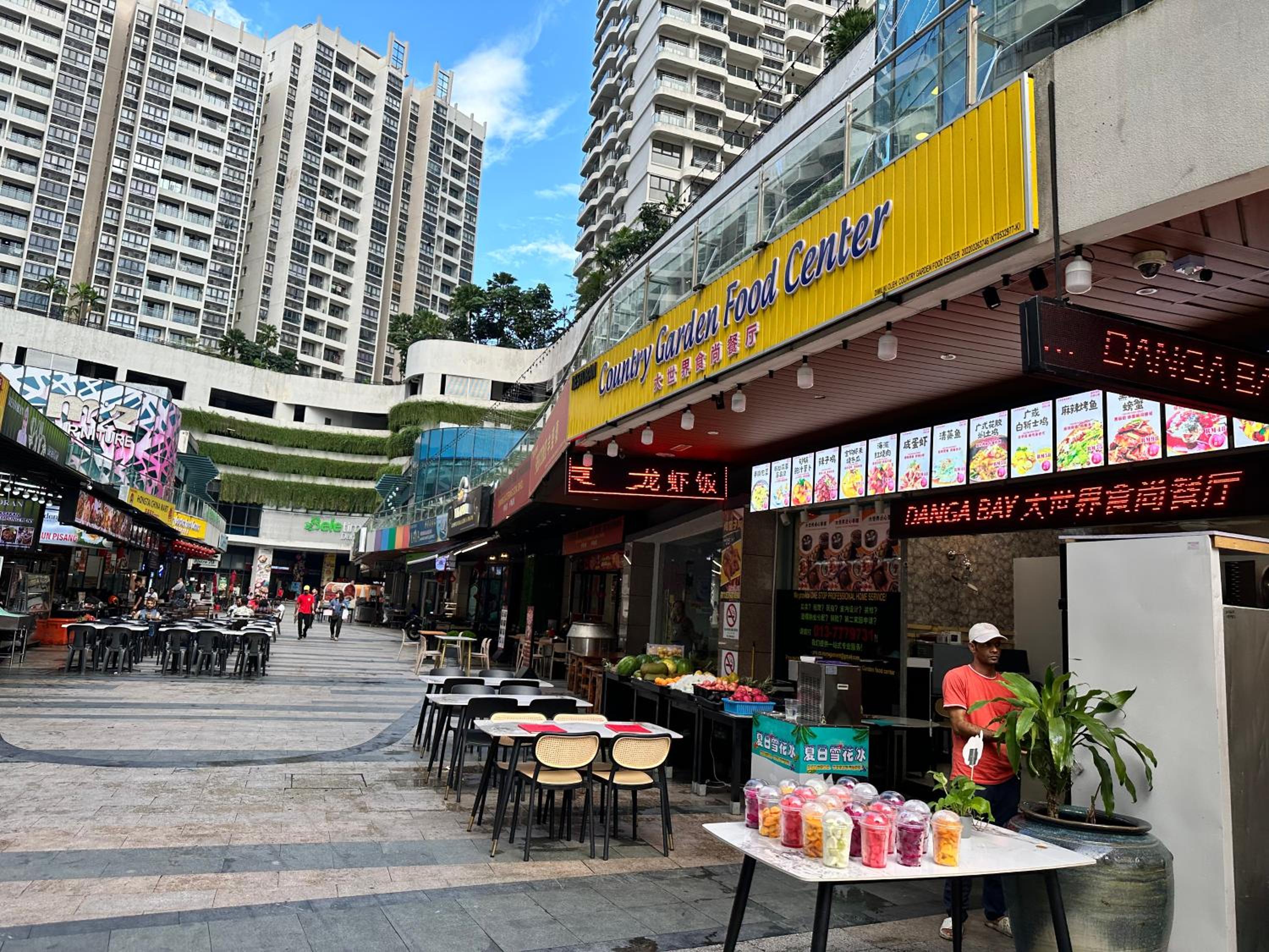 FunxVivid Seaview 2BR 2CP near SG CIQ KSL ZooJB Free Netflix WiFI