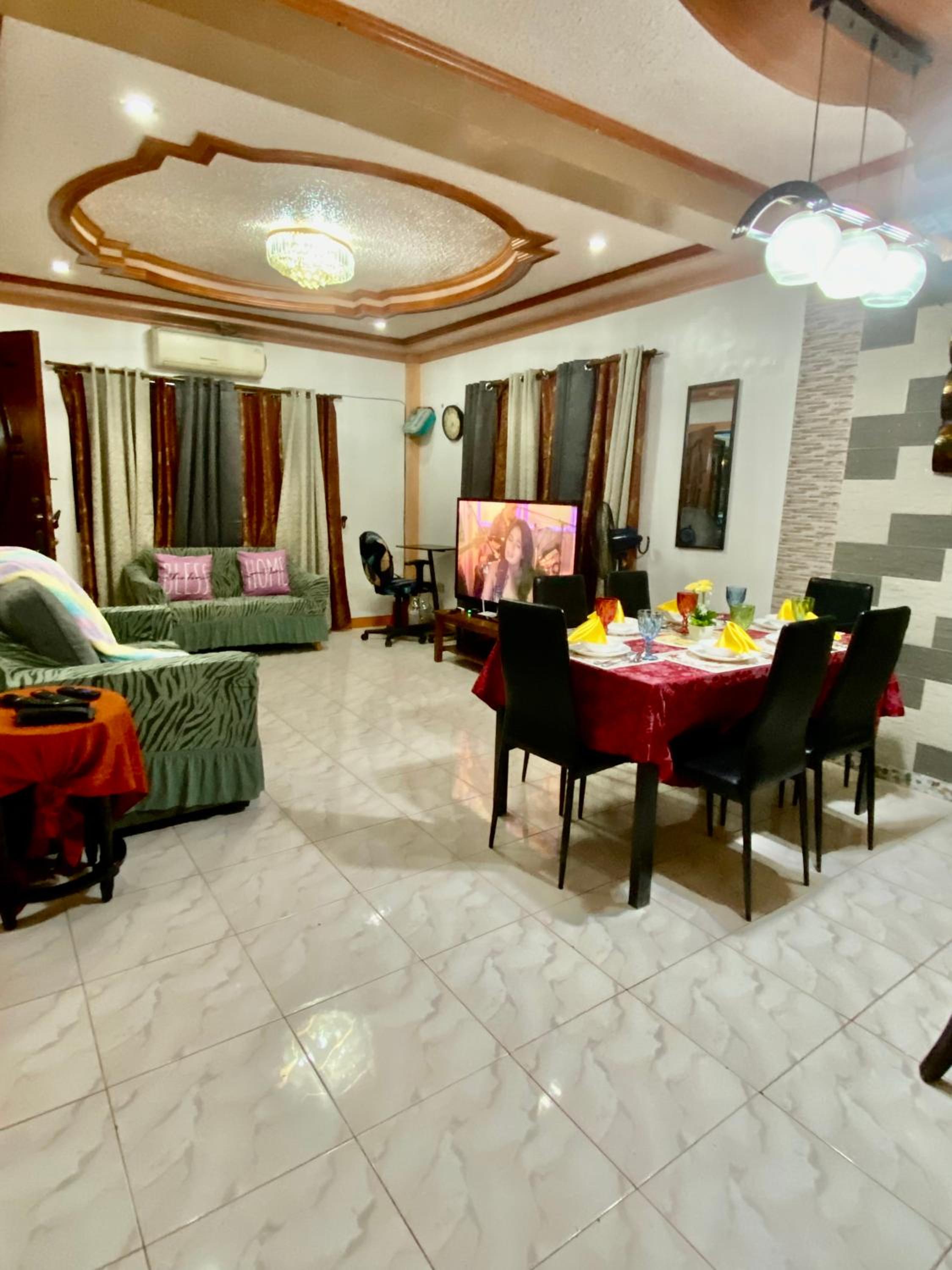 Len Staycation in Panabo 3BDR-2BR-Downstairs Wifi Netflix