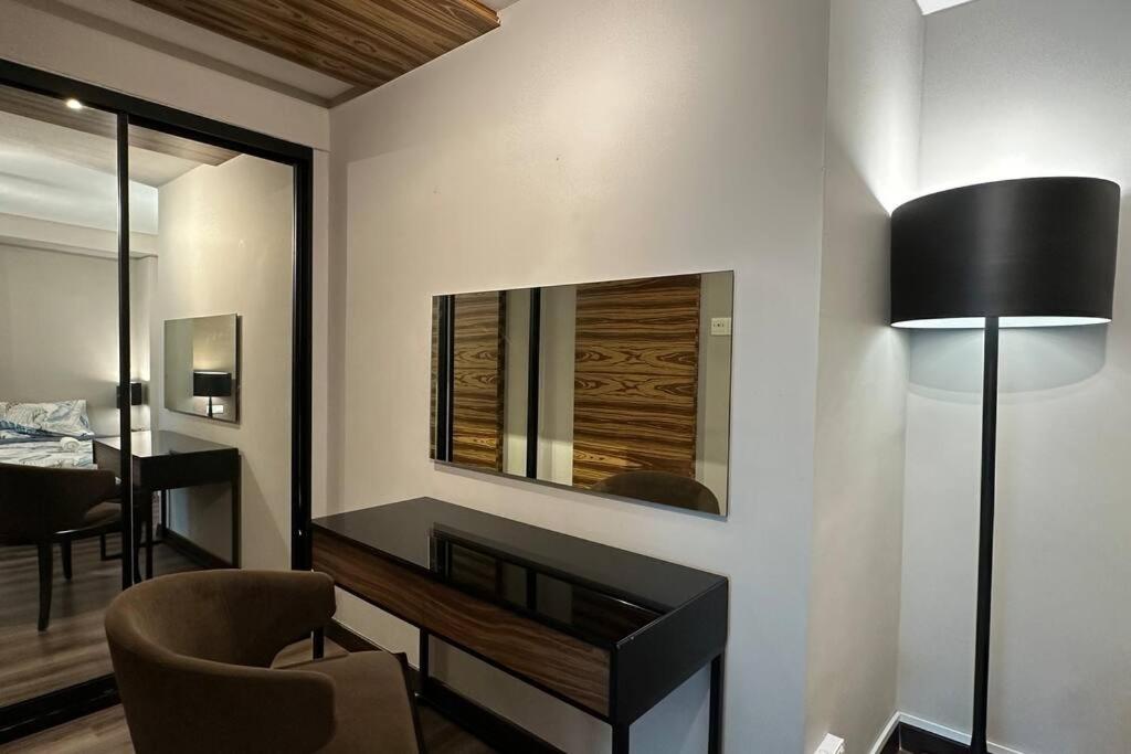 Seaview Seafront Duplex in Town with WiFi & Full Kitchen 83A view 5