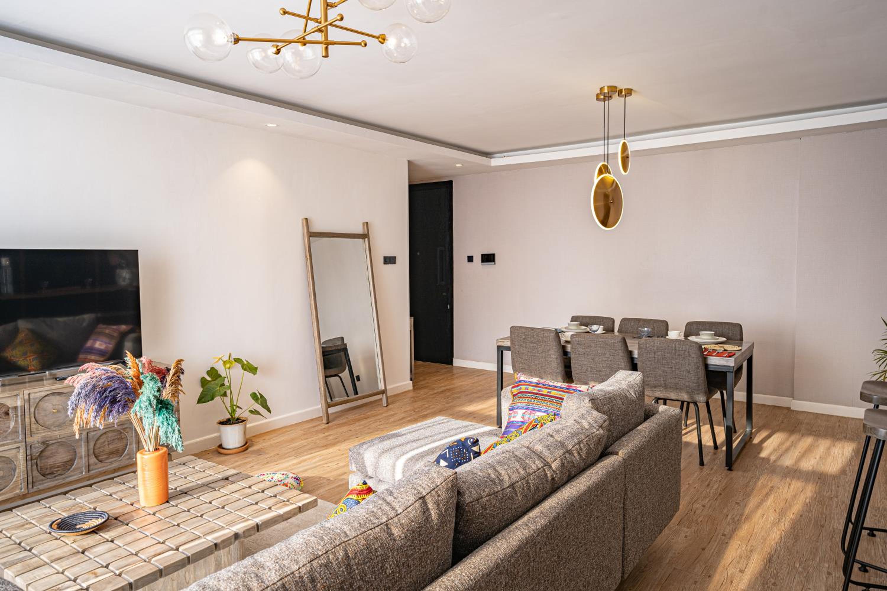 Volaire Luxury 2-Bedroom, Swimming Pool, Gym, Workspace - Wonderiss Properties Westlands Living view 3
