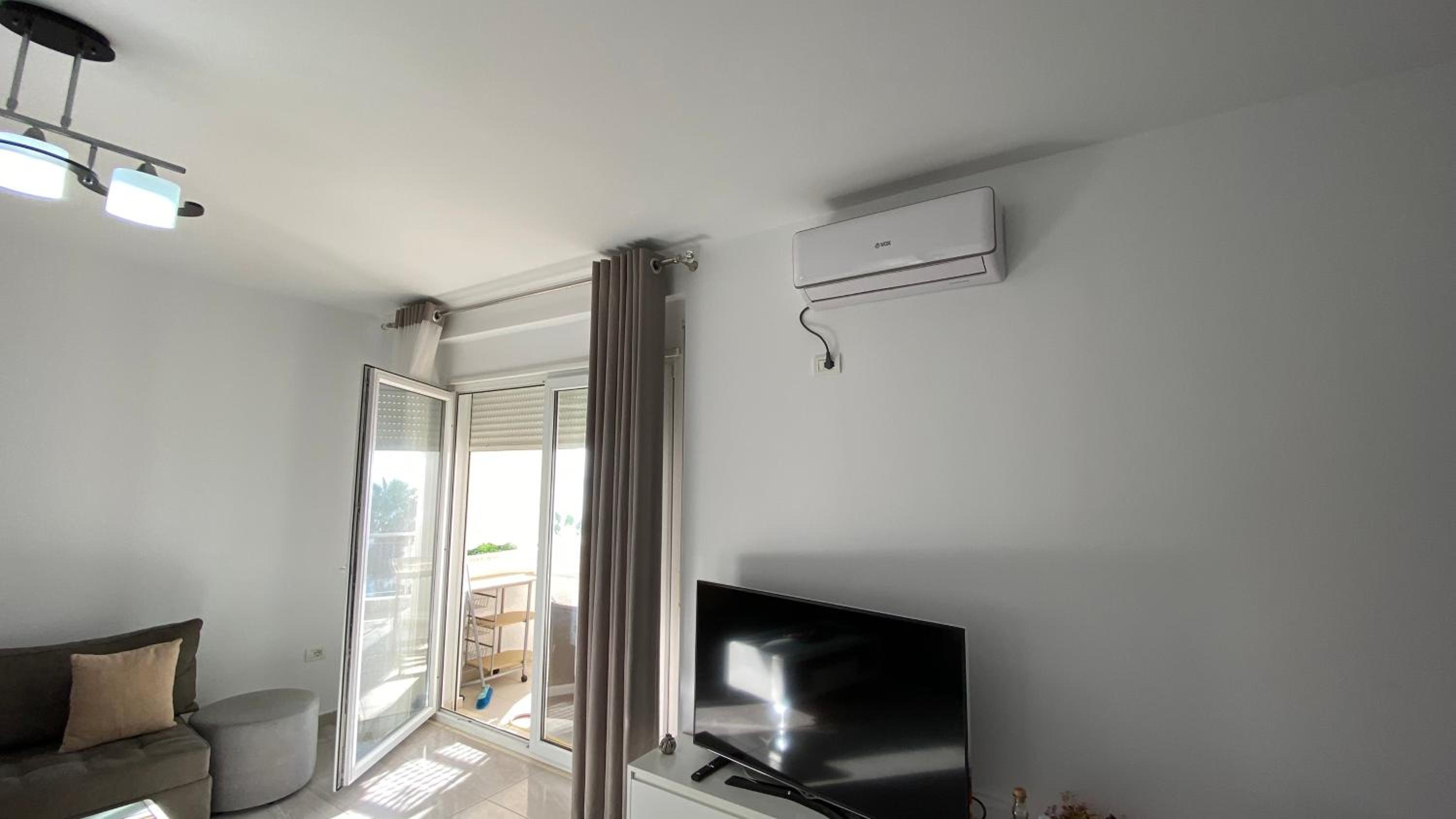 Seaview White Apartment