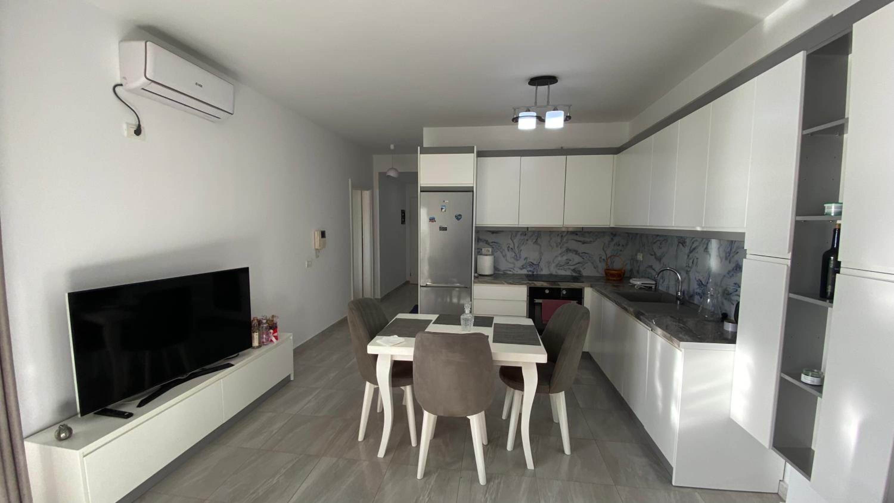 Seaview White Apartment