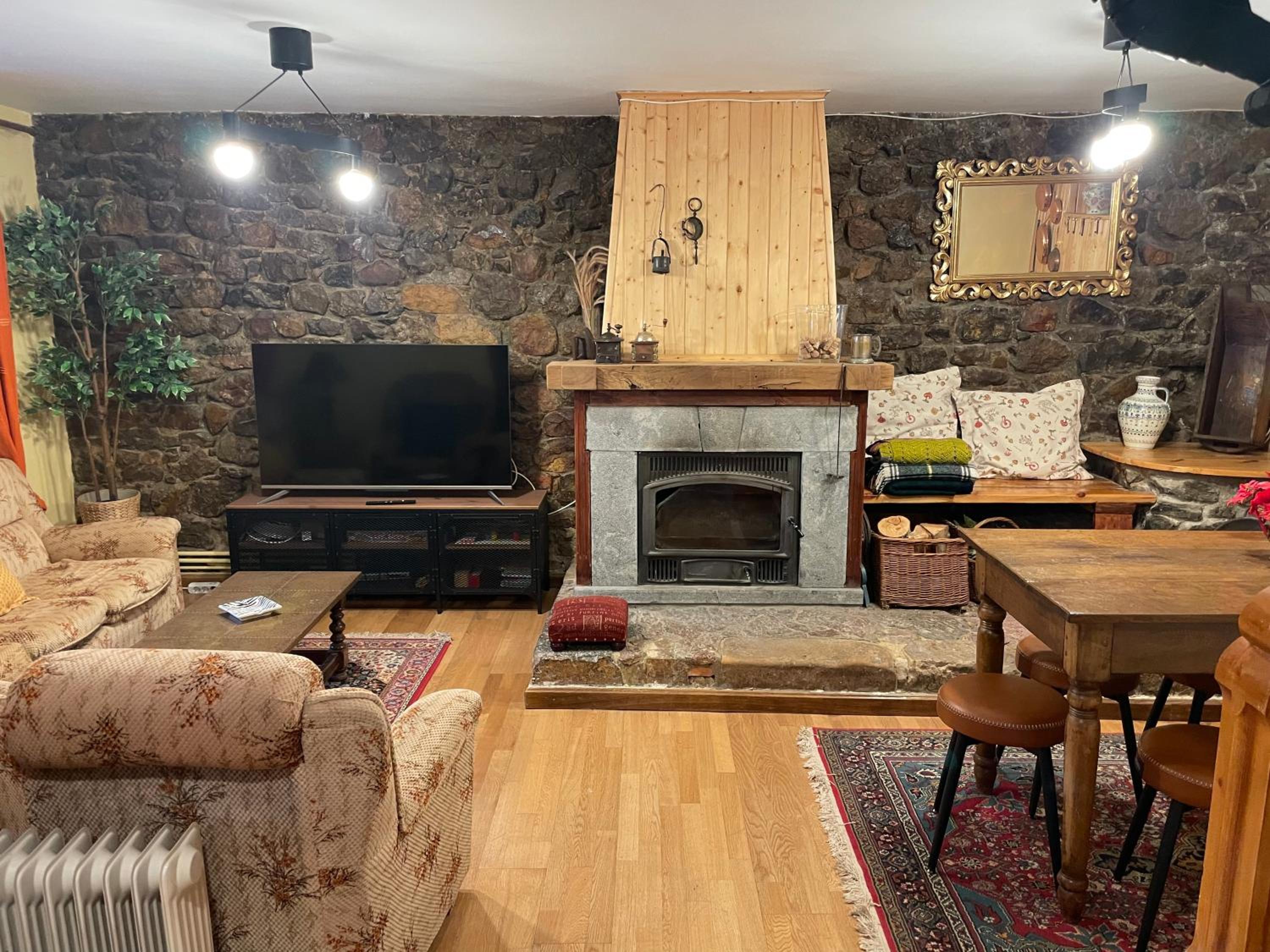 Casa Rural MONTE ROBLO