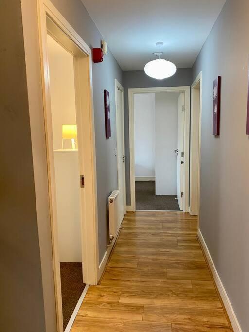 Conveniently Located, 2 Bedroom Modern Apartment