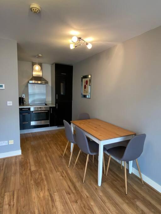 Conveniently Located, 2 Bedroom Modern Apartment