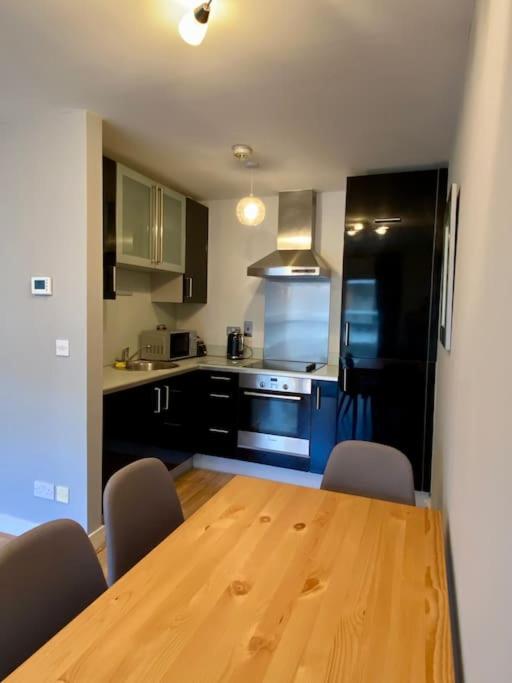 Conveniently Located, 2 Bedroom Modern Apartment