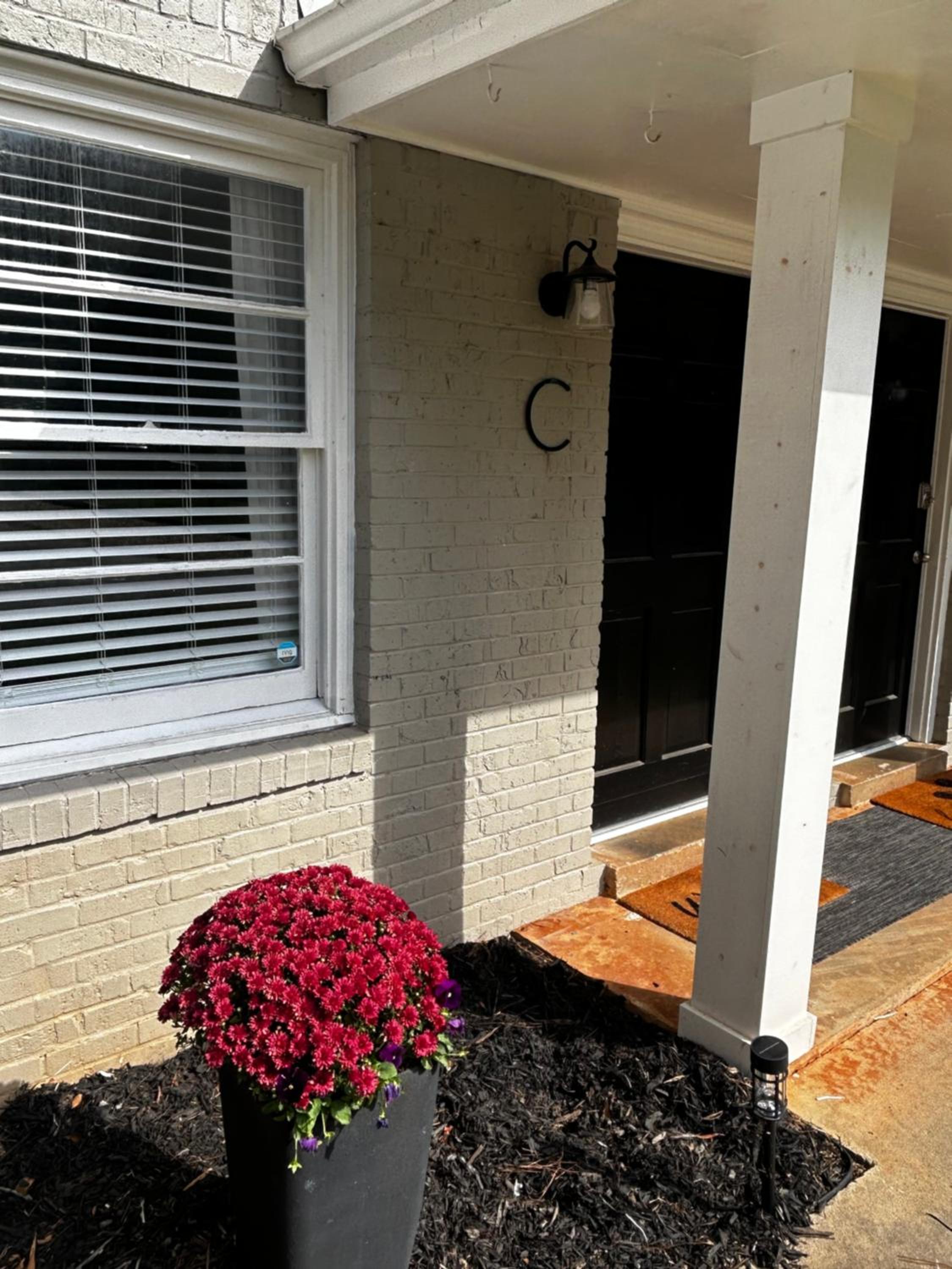 Coastal Cottage 1/2 mile from Covington Square view 4