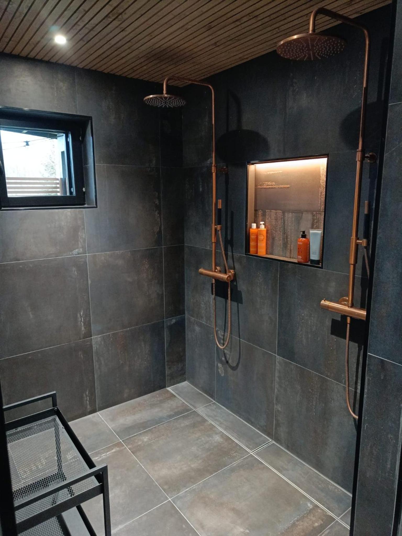Villa Pajunkissa with Jacuzzi and Sauna