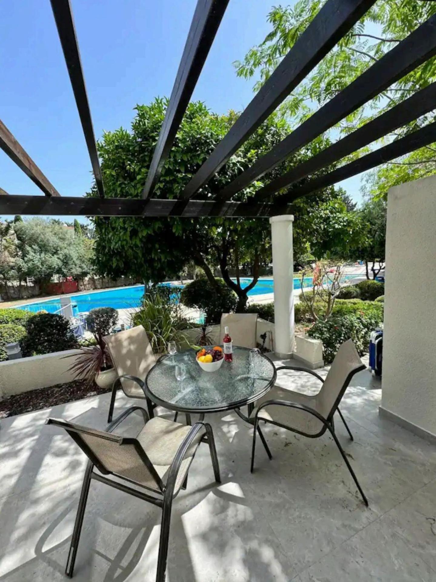 Stunning & Cosy, Direct Pool Access, 2BR, with Private Patio! Serenity Townhouse
