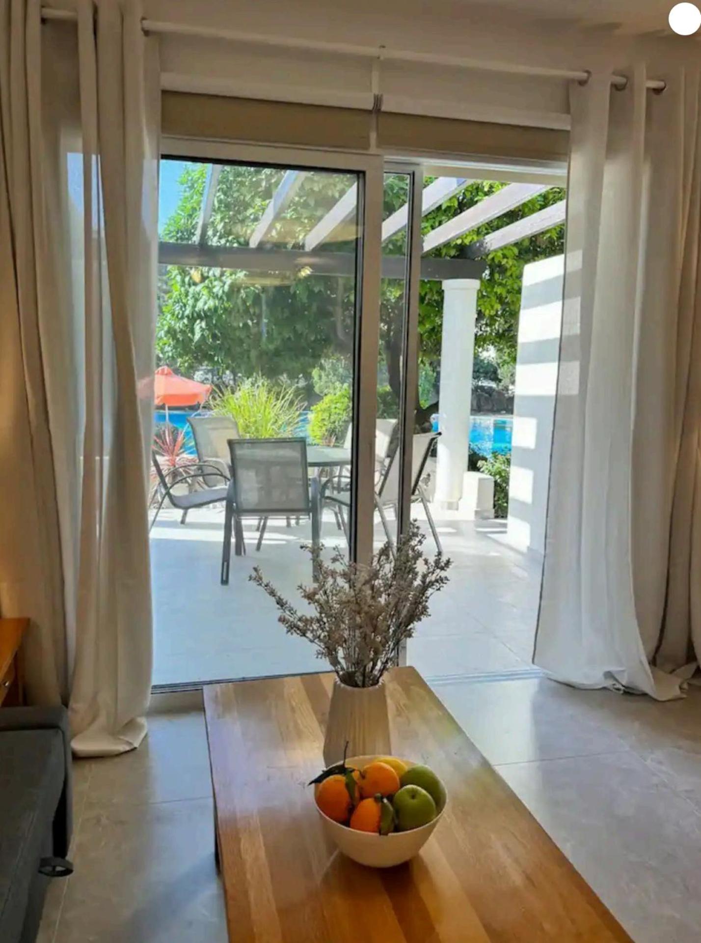 Stunning & Cosy, Direct Pool Access, 2BR, with Private Patio! Serenity Townhouse