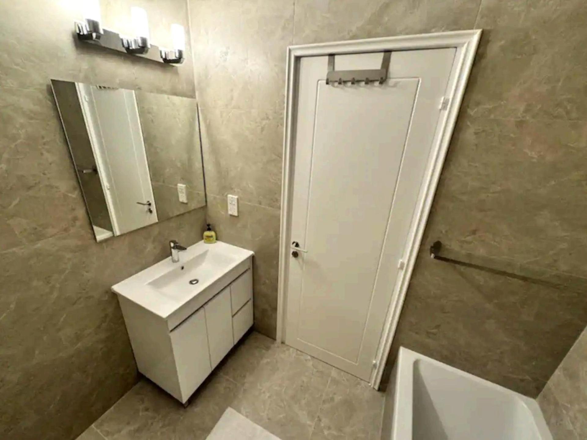 Stunning & Cosy, Direct Pool Access, 2BR, with Private Patio! Serenity Townhouse