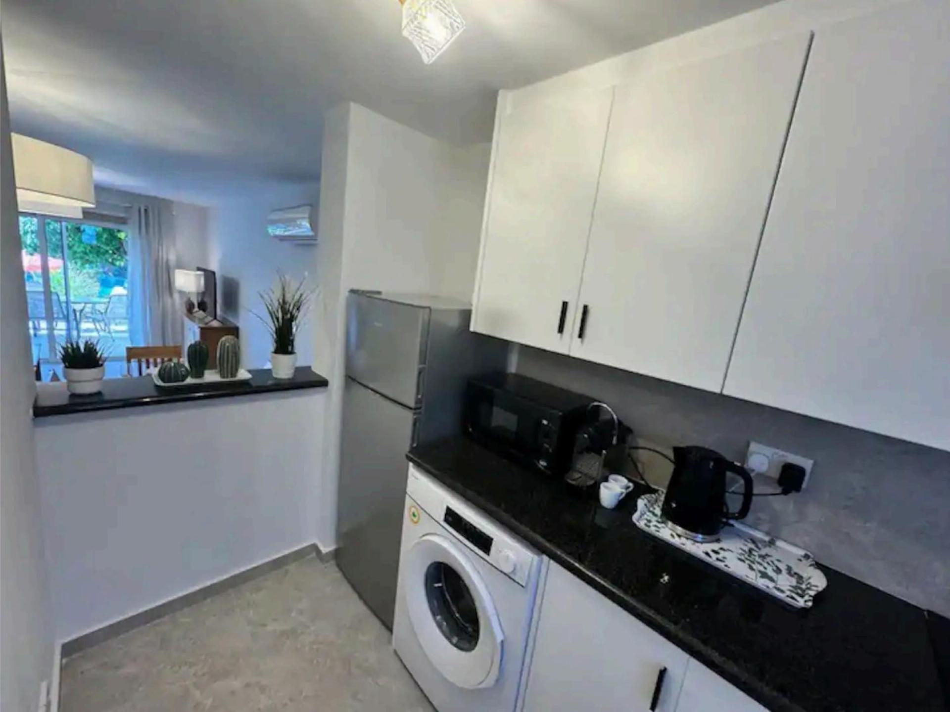 Stunning & Cosy, Direct Pool Access, 2BR, with Private Patio! Serenity Townhouse