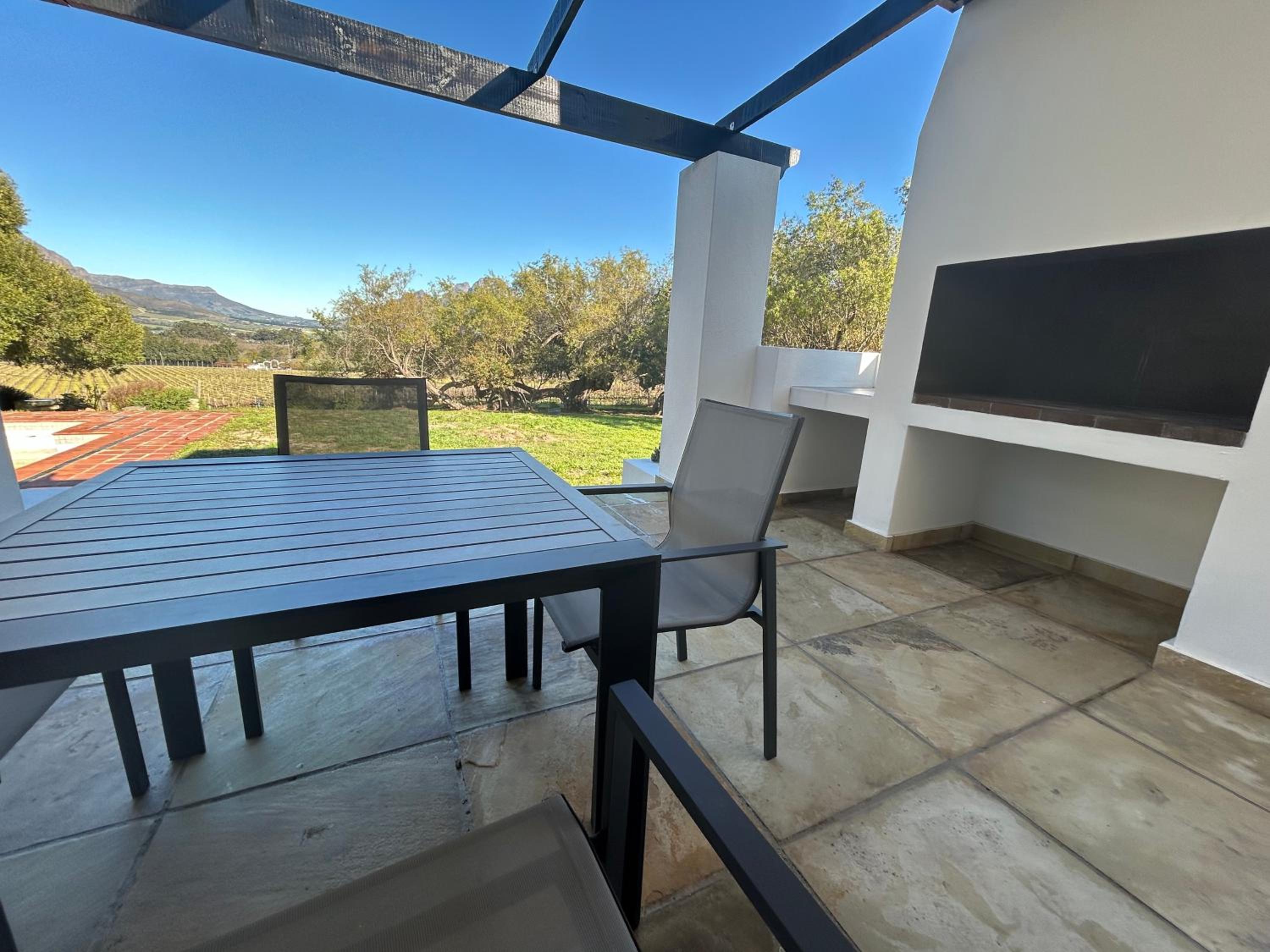 Topiary Wine Estate & Cottages