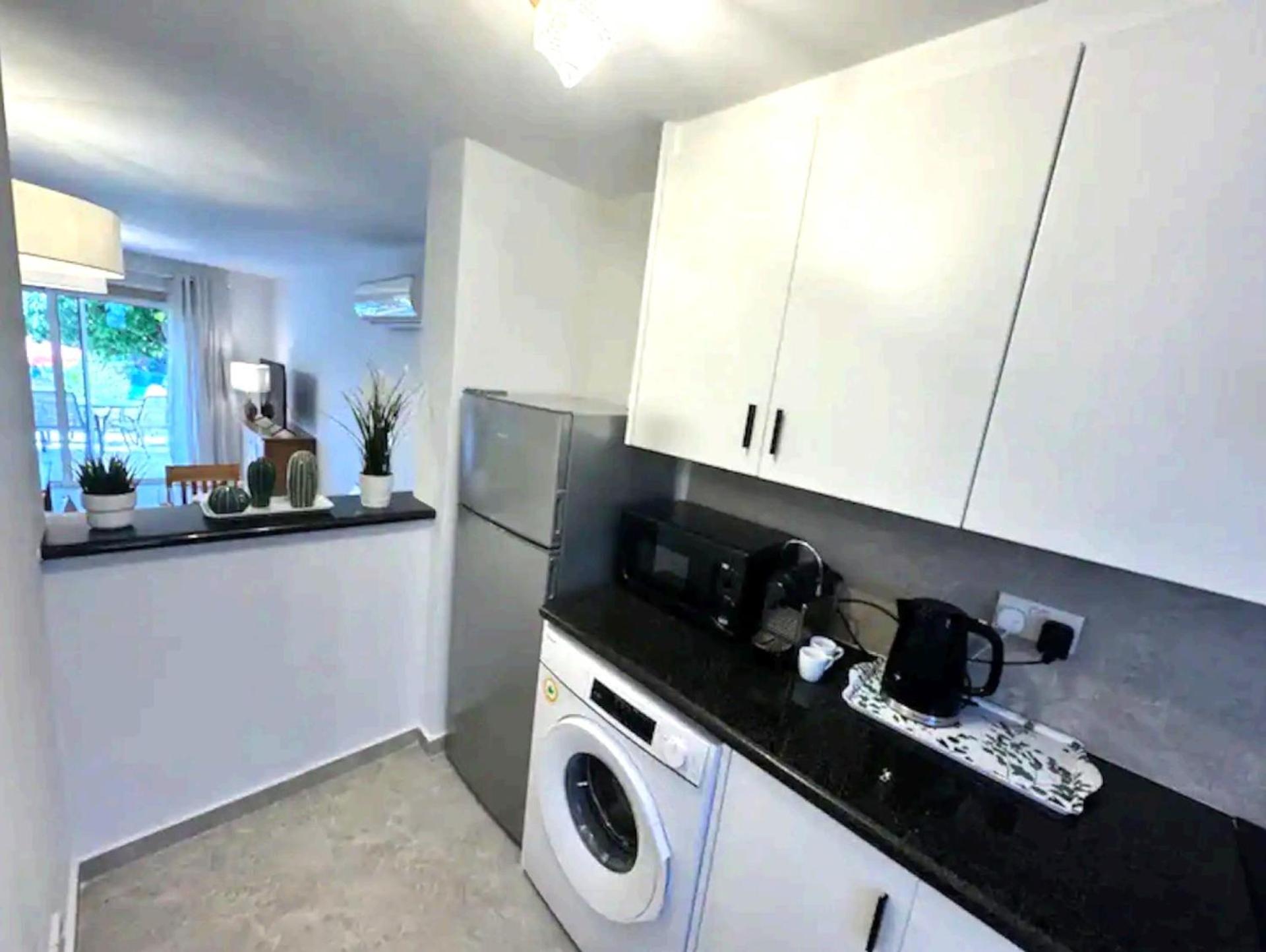 Stunning & Cosy, Direct Pool Access, 2BR, with Private Patio! Serenity Townhouse