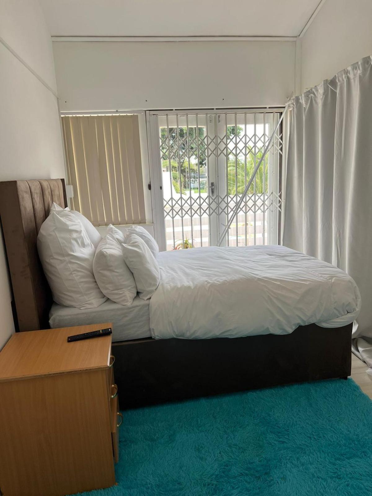 Durbanville Queens and Kings Guest House view 3