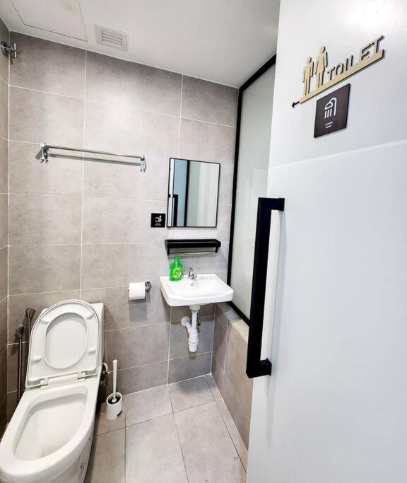10 min to Subang Airport Free Wi-fi Carpark photo 2