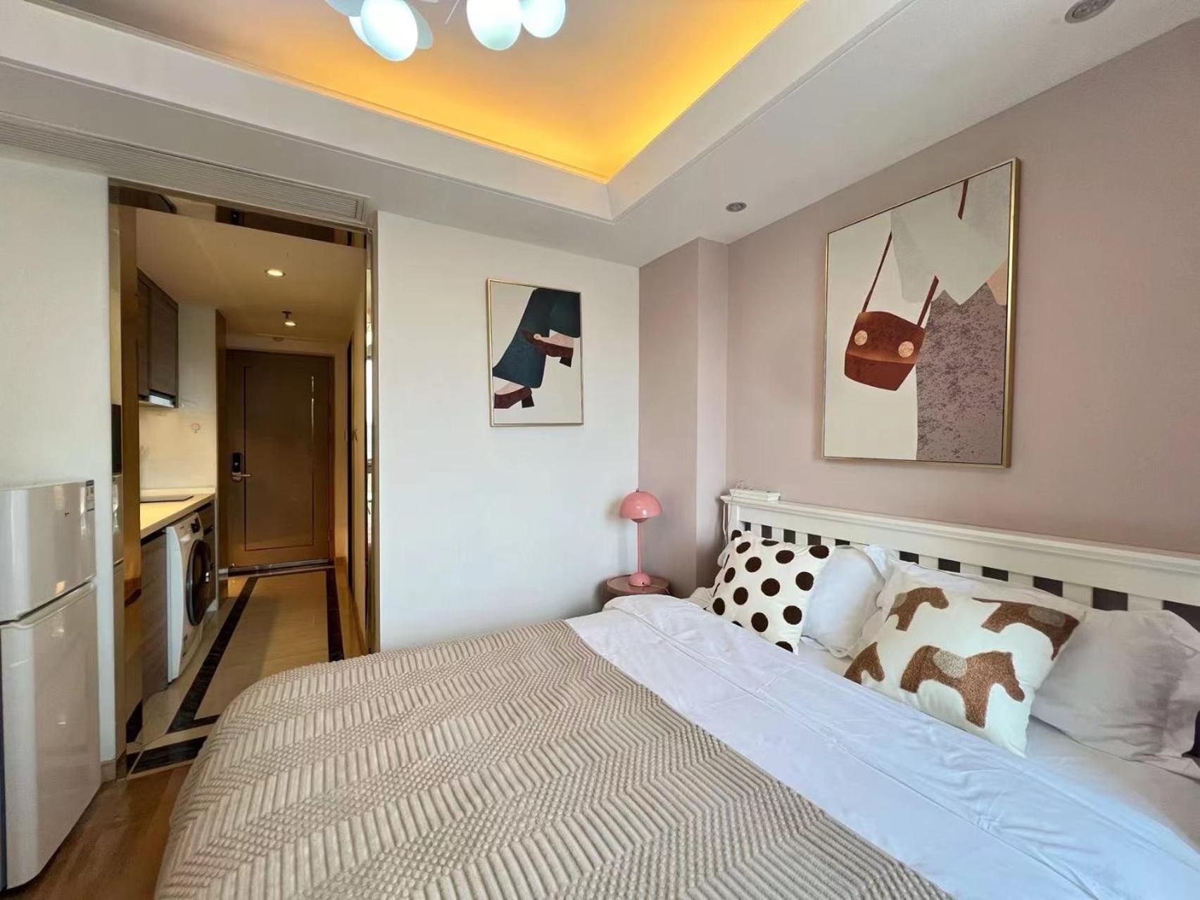 Shanghai Lerongju Boutique Apartment Metro Line 8 20meter