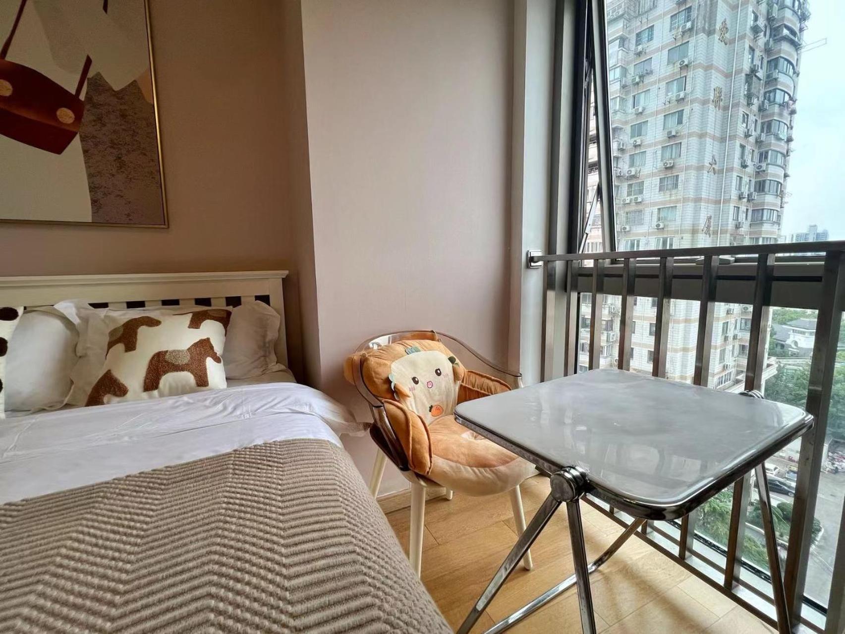 Shanghai Lerongju Boutique Apartment Metro Line 8 20meter