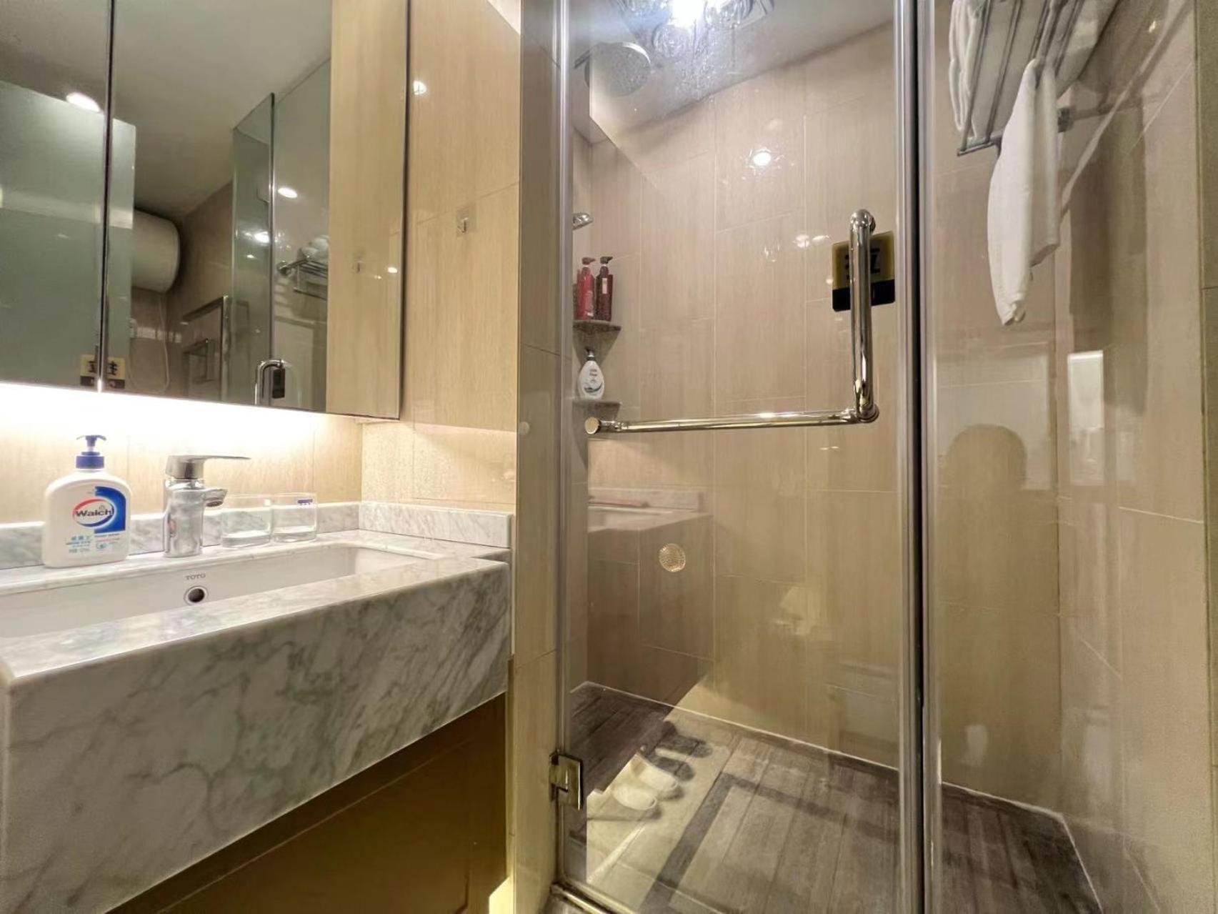 Shanghai Lerongju Boutique Apartment Metro Line 8 20meter