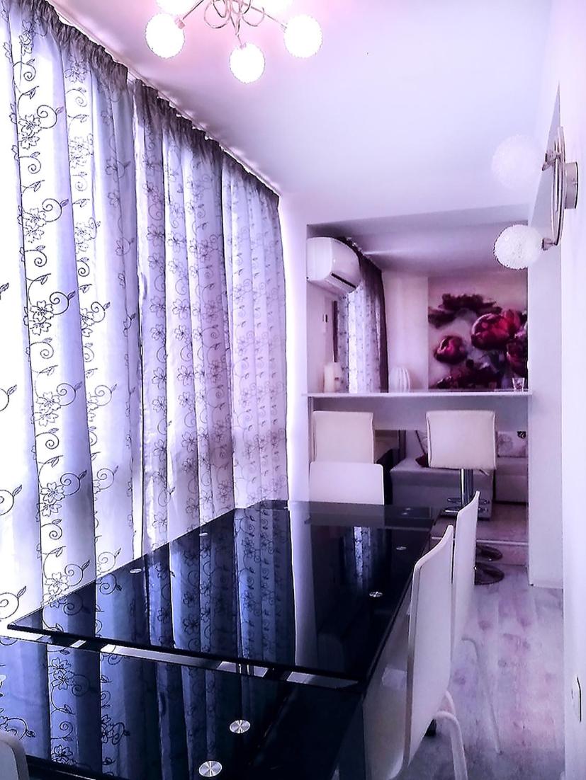 Private apartment with parking and pool