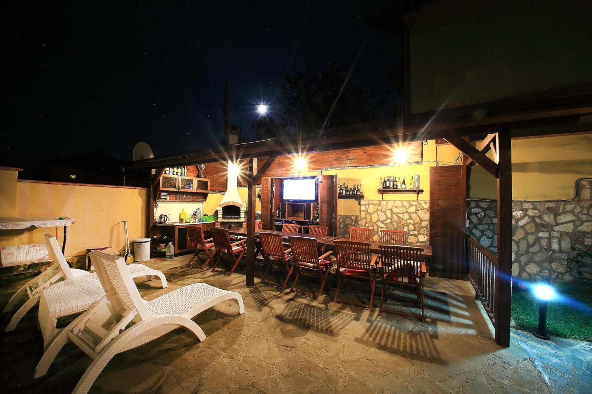 Private apartment with parking and pool
