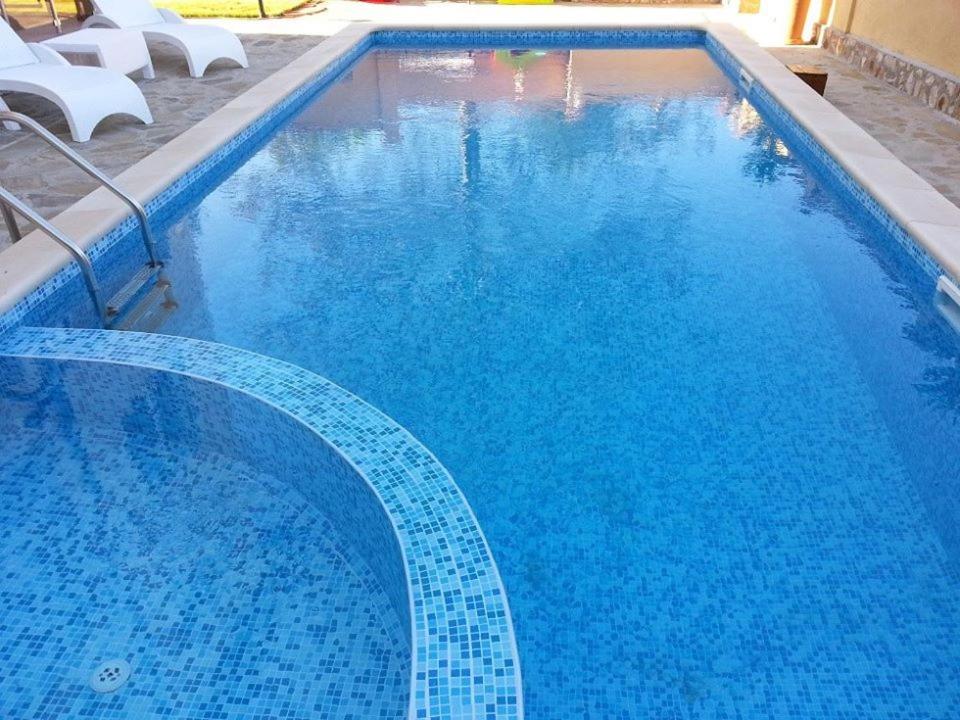 Private apartment with parking and pool
