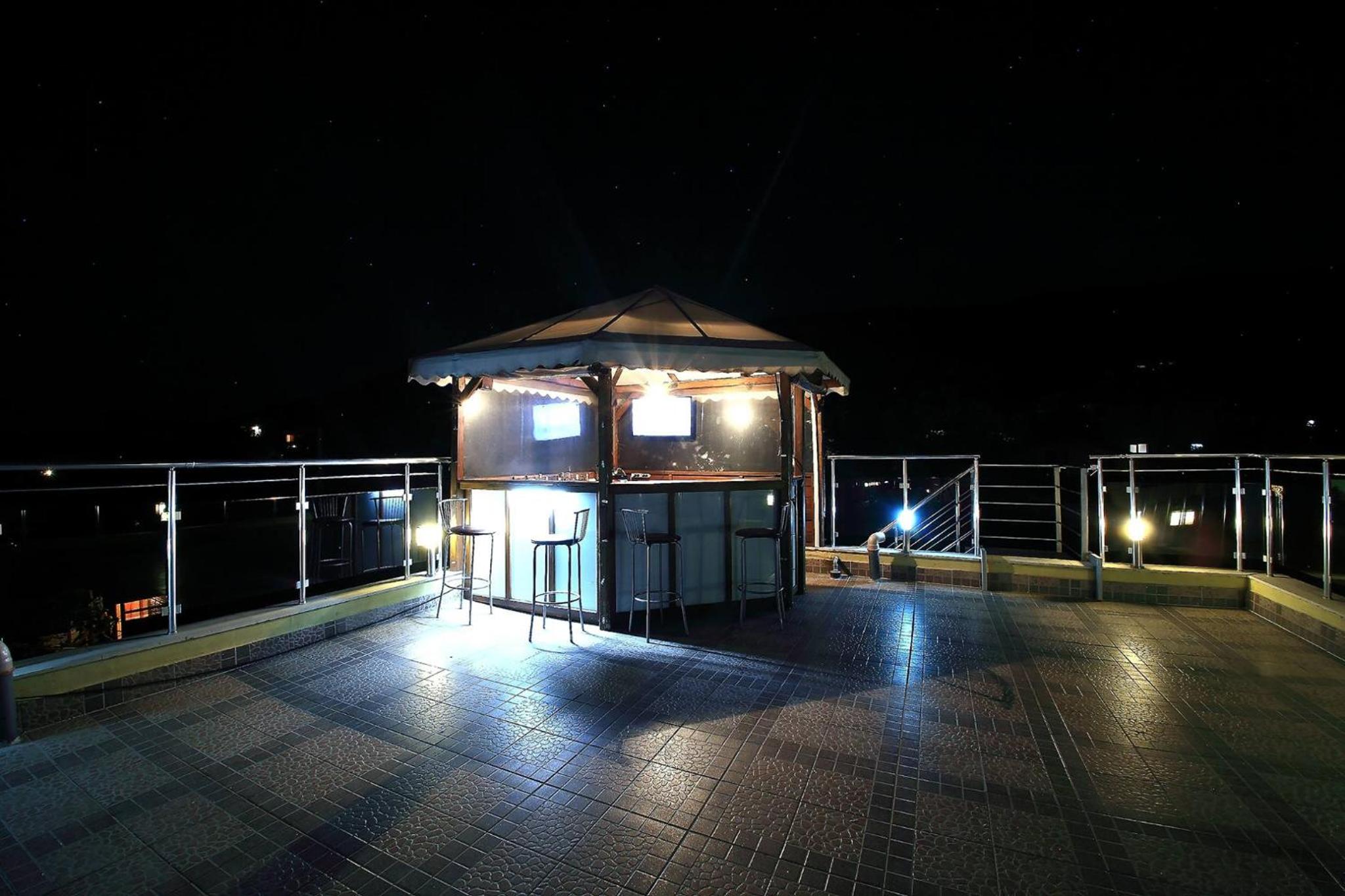 Private apartment with parking and pool