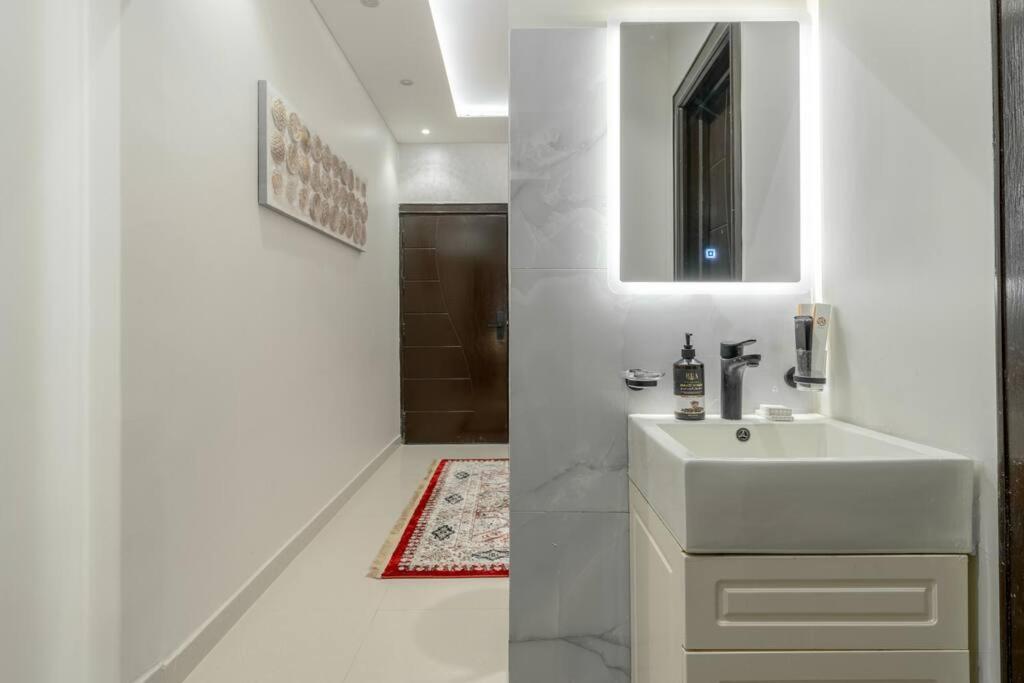 Al Yasmeen heart, 1BDR cozy stylish apartment