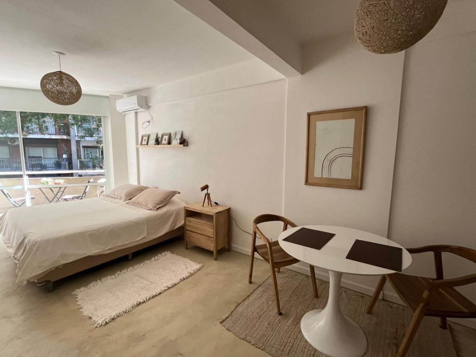 Estudio amplio y moderno en Belgrano.