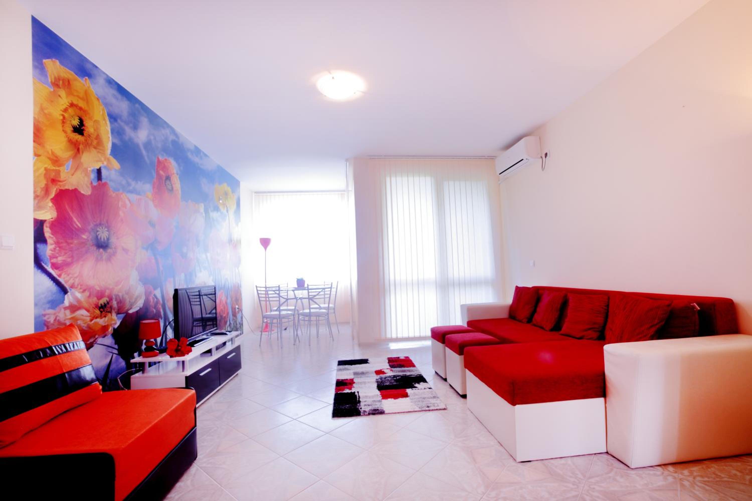 Private apartment with parking and pool