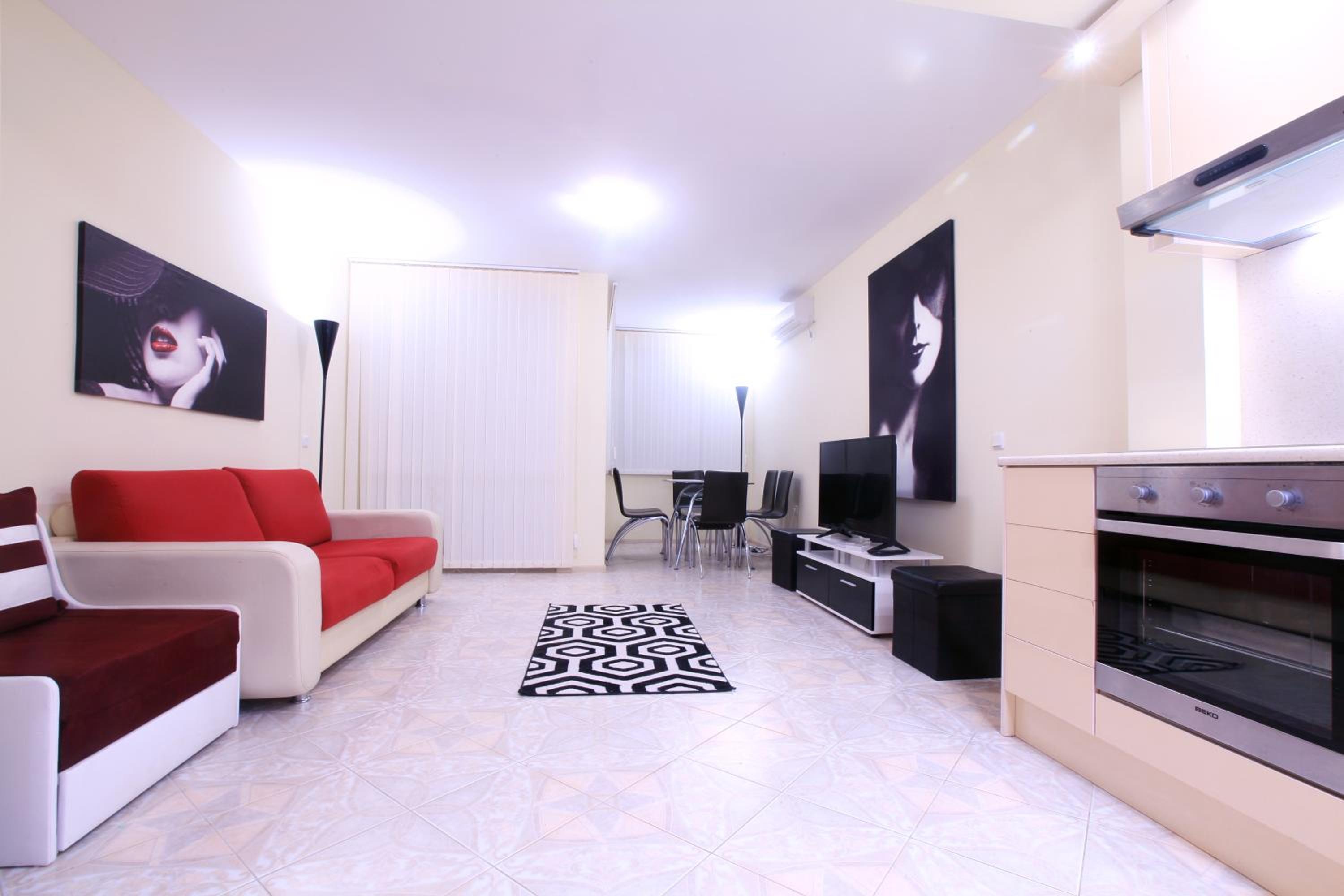 Private apartment with parking and pool