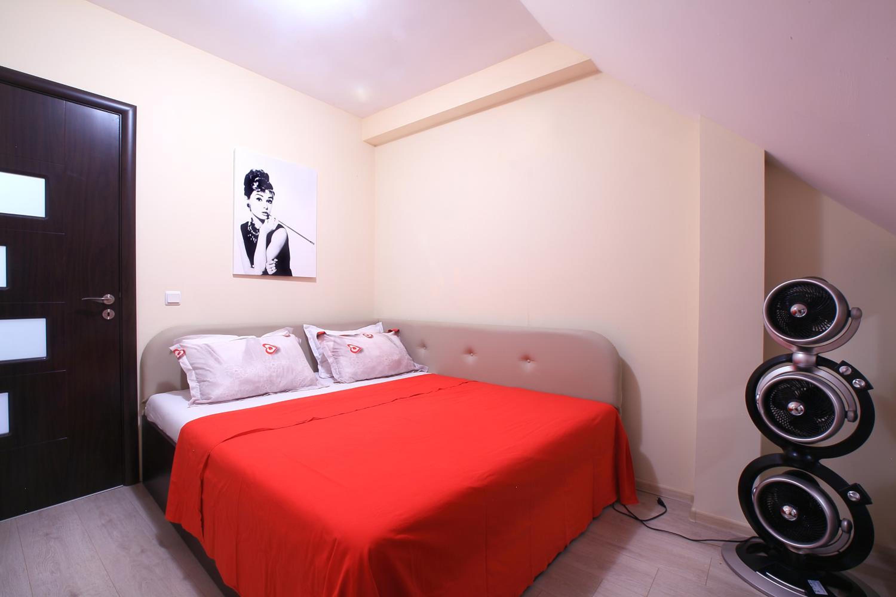 Private apartment with parking and pool
