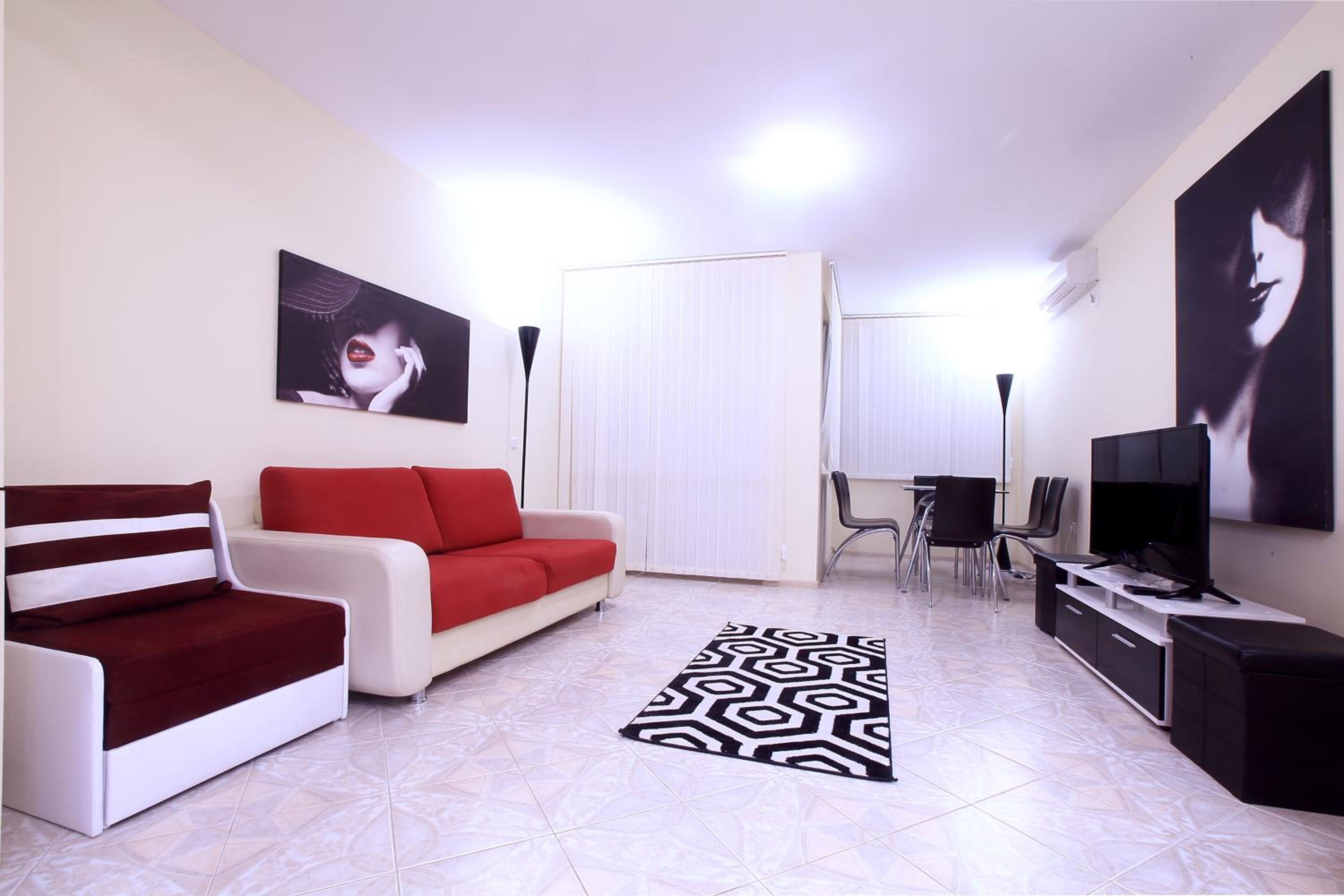 Private apartment with parking and pool