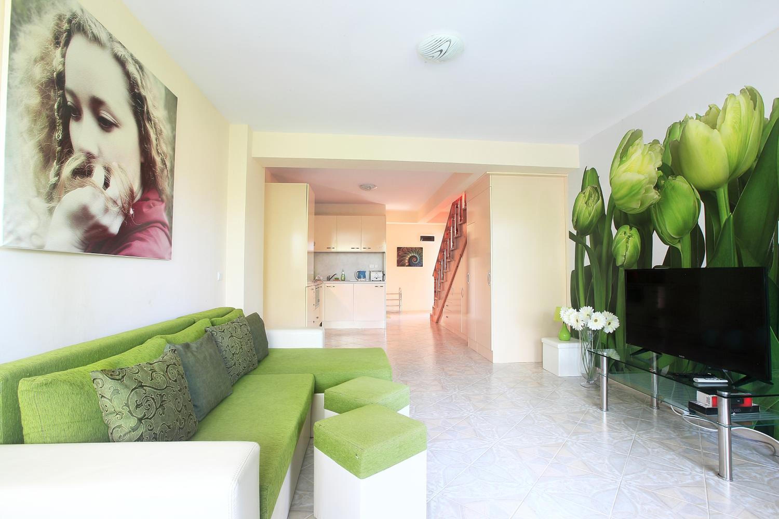 Private apartment with parking and pool