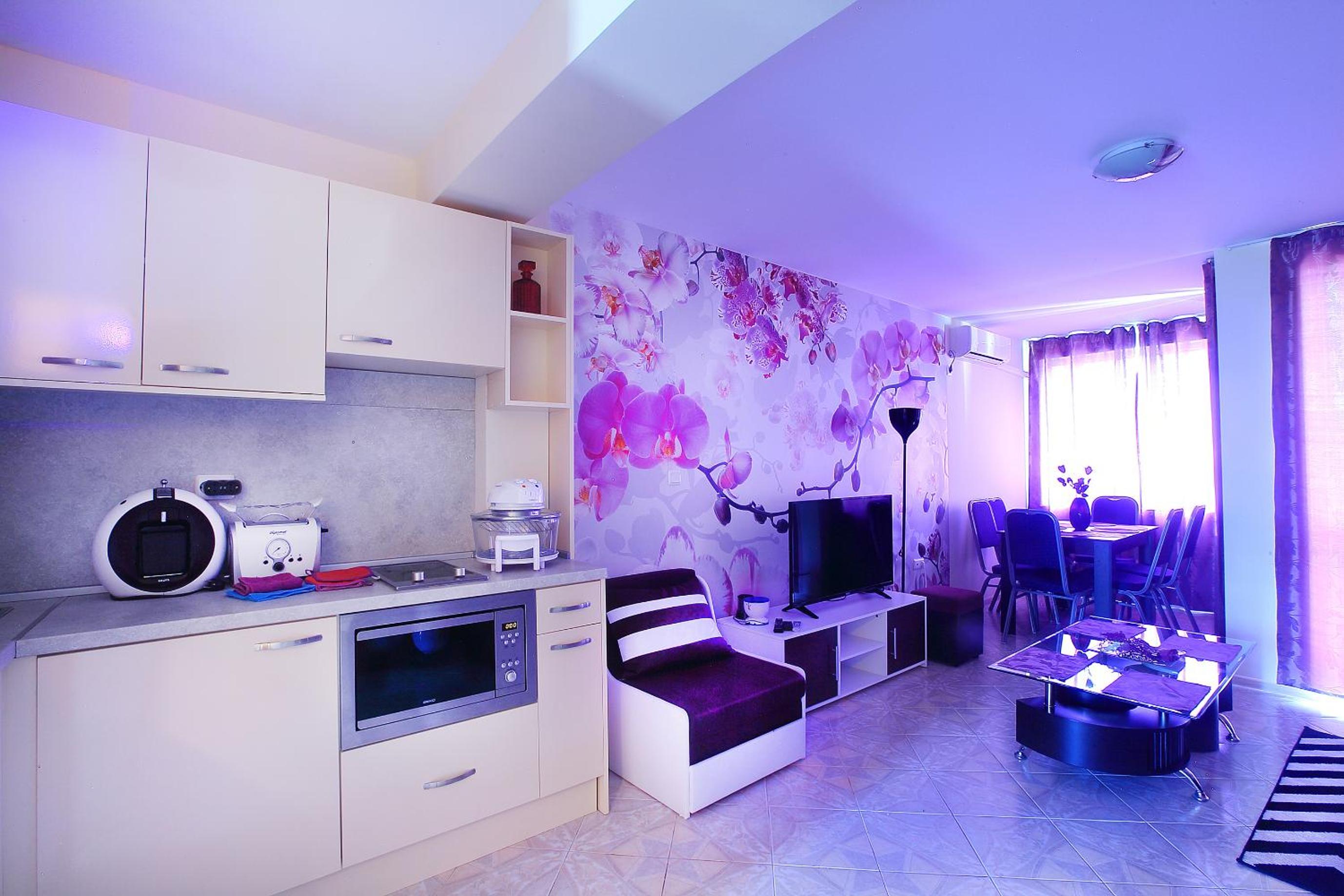 Private apartment with parking and pool