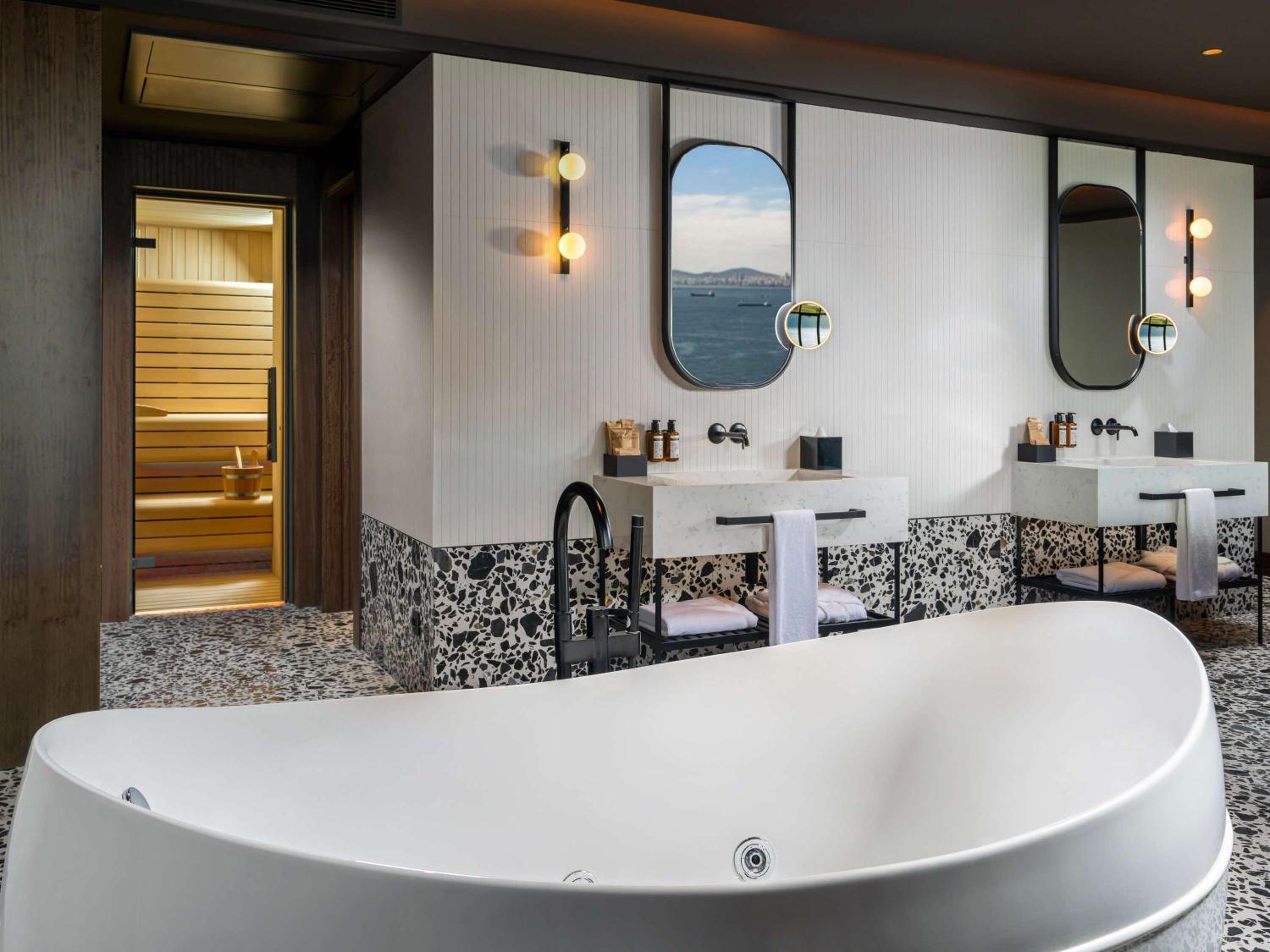 Mövenpick Hotel Istanbul Marmara Sea - Image 65