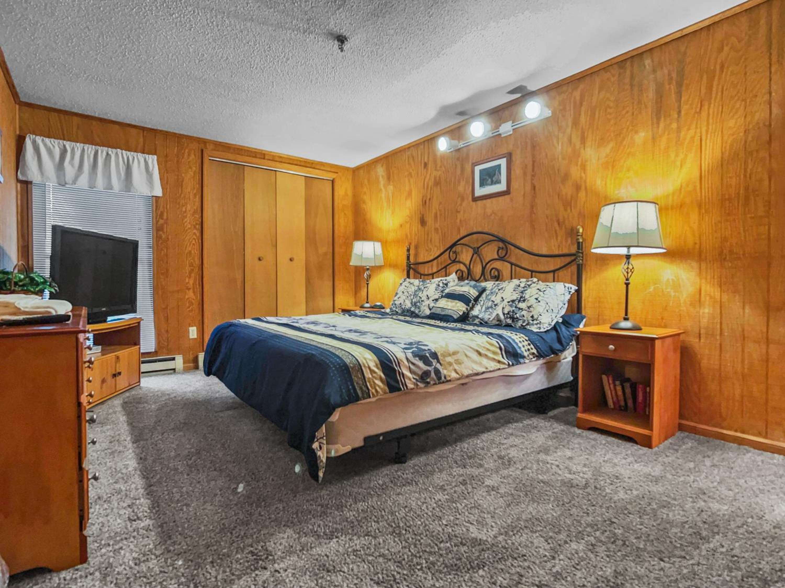 Leatherbark 103A 3BR 2BA Quiet And Serene Private Deck WiFi view 4