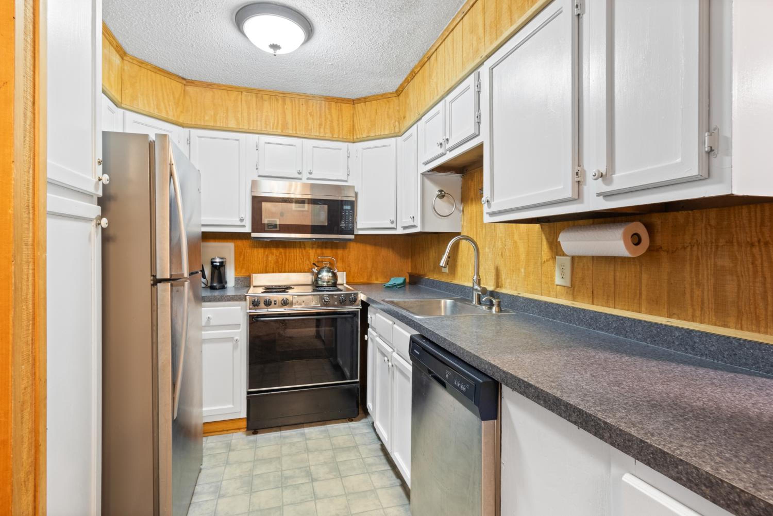 Leatherbark 103A 3BR 2BA Quiet And Serene Private Deck WiFi view 5