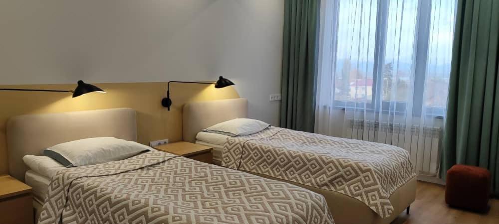1-Bedroom Apartment New & Modern, Near Downtown view 5