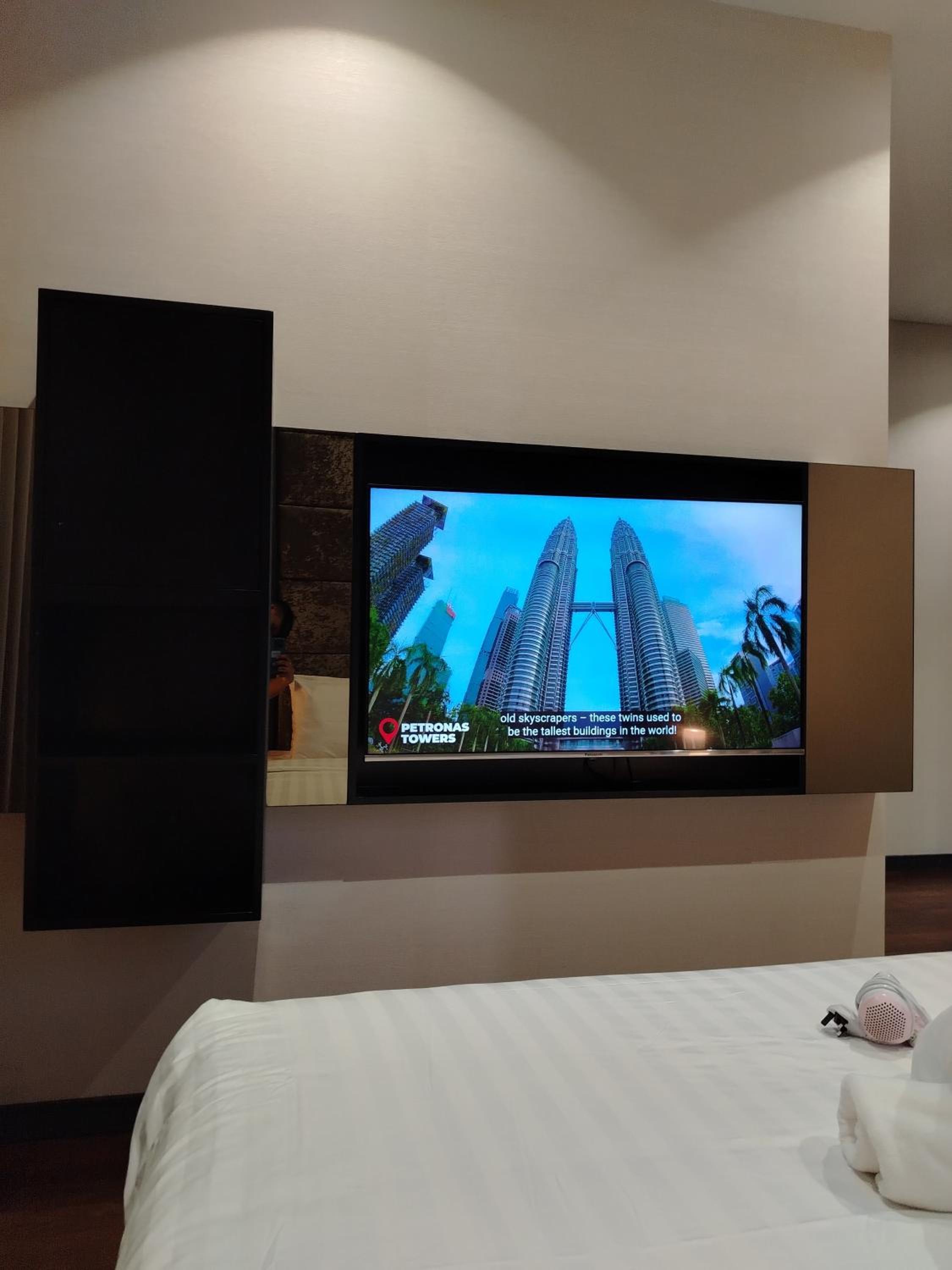8 Kia Peng Suites KLCC by Luna