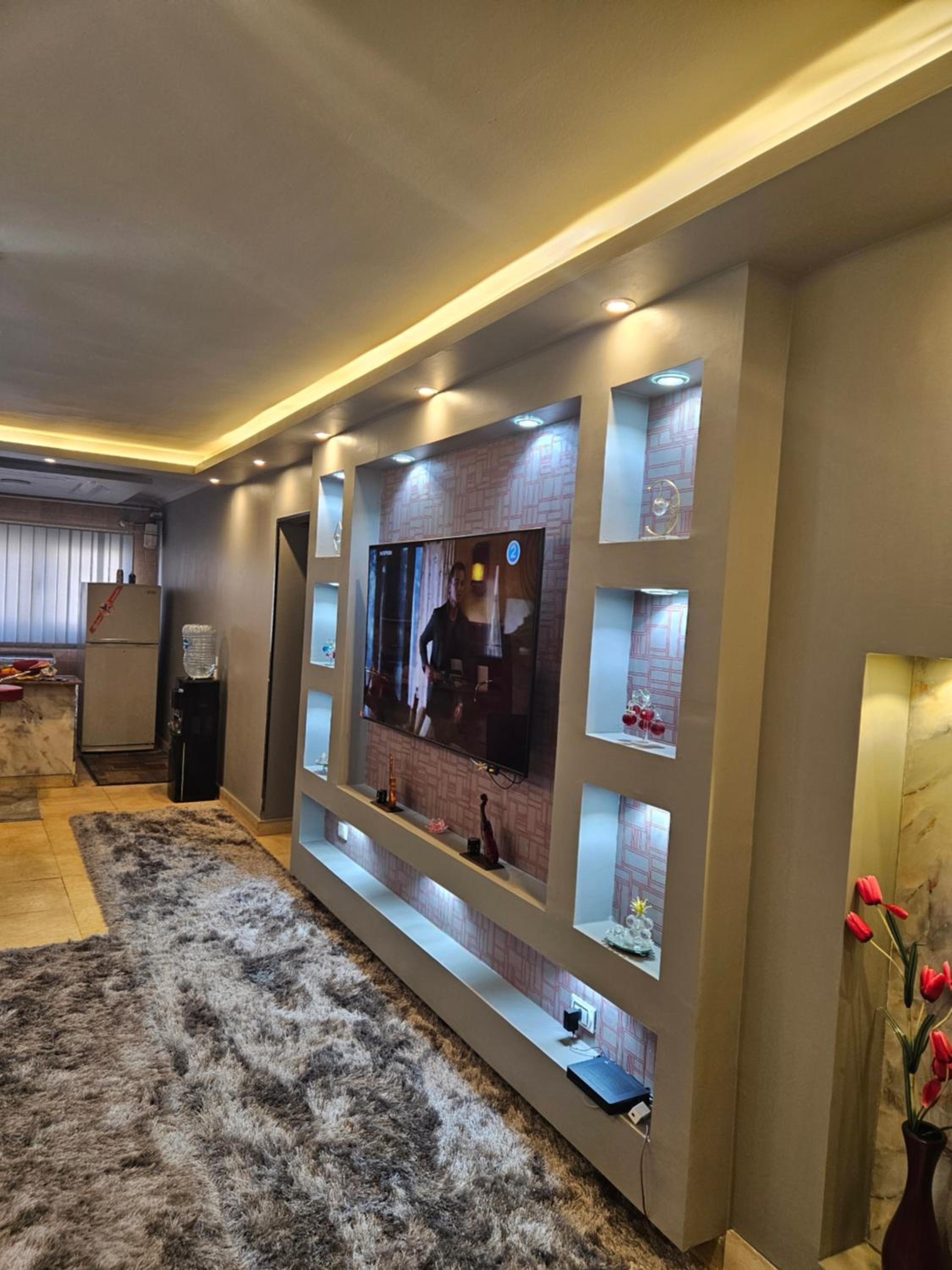Nefartari pyramid apartment