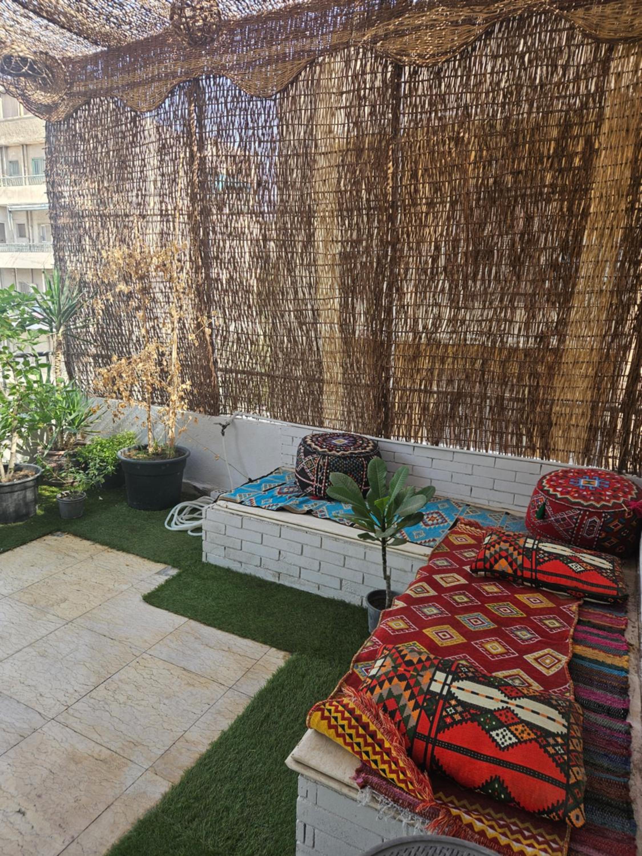 Nefartari pyramid apartment