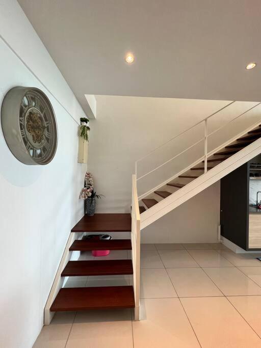 Seaview Premium Duplex in Gurney with WiFi & Full Kitchen 12B photo 4
