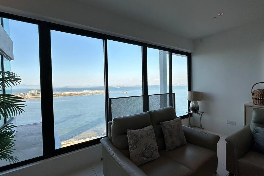 Seaview Premium Duplex in Gurney with WiFi & Full Kitchen 12B photo 6